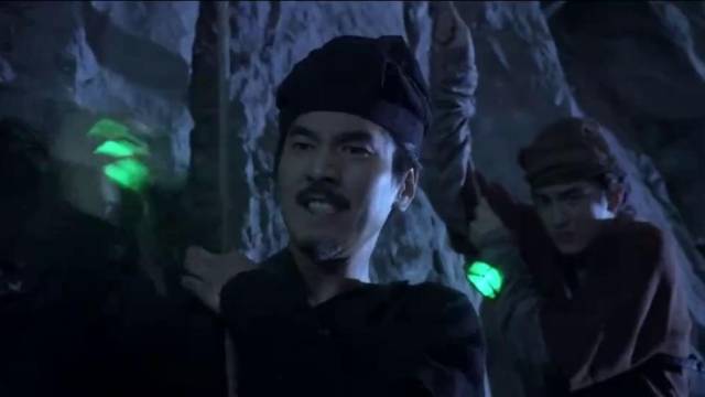 《狄仁杰之神都龙王》峭壁飞索险斗 崖底惊现人体蛊苗