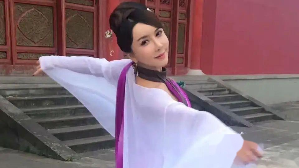 龚玥菲直播平台争议_龚玥菲性感舞蹈培训班_新金瓶梅龚玥菲版下载